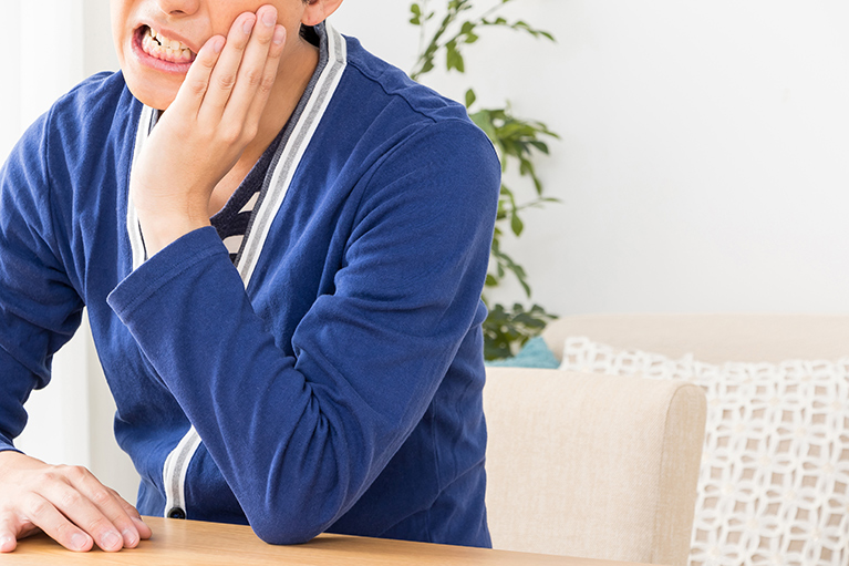 親知らずは痛む前に抜歯するべき?